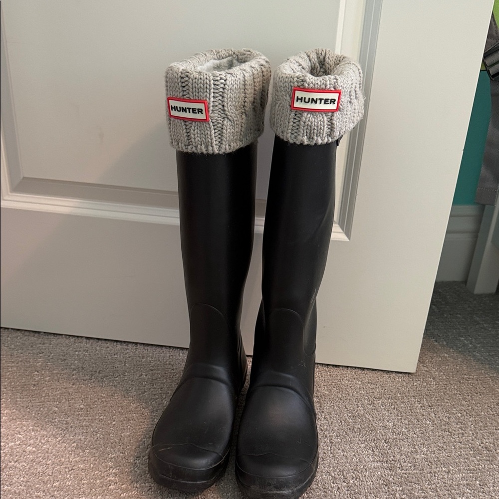 Tall Hunter Rain Boots in Matte Black with removable Gray Knit Sock Liners